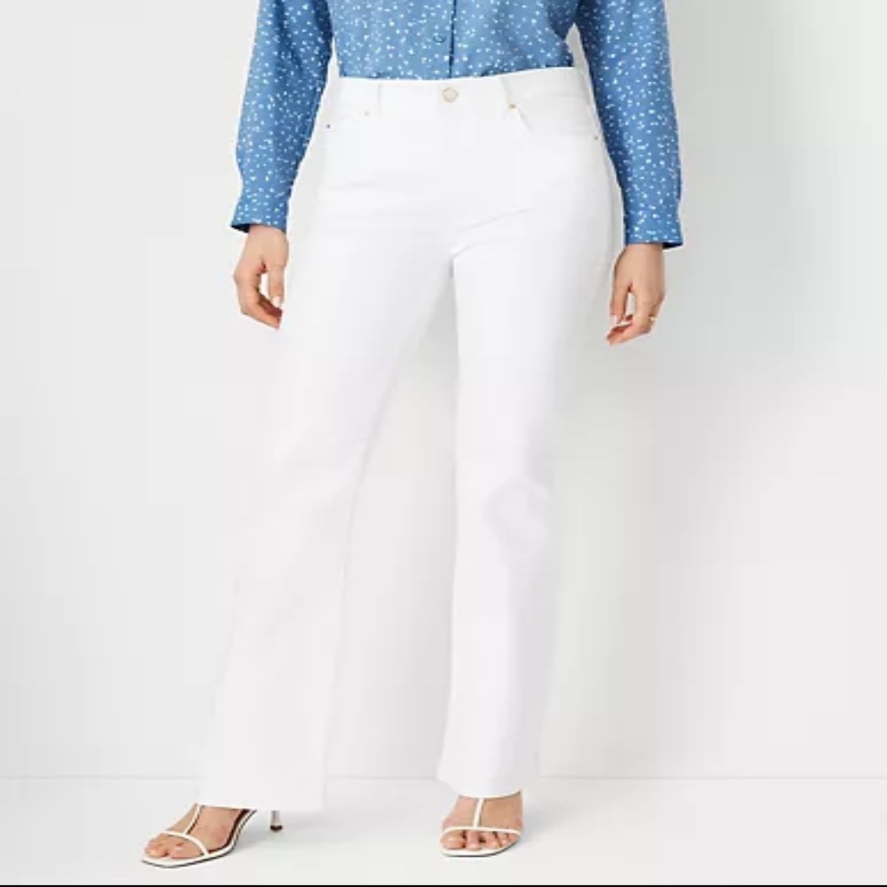NWT Ann Taylor Curvy Sculpting Pocket Mid Rise Boot Cut Jeans in White - Sz. 18